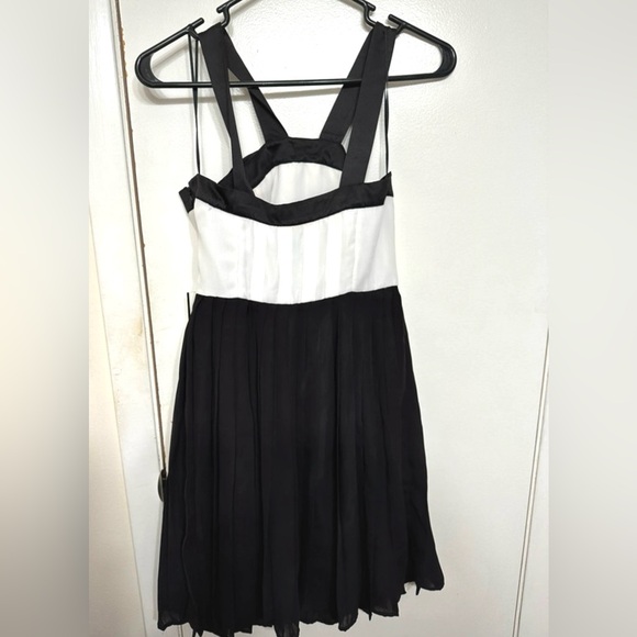 Prabal Gurung for Target - Black and white dress with bow. - Picture 5 of 6